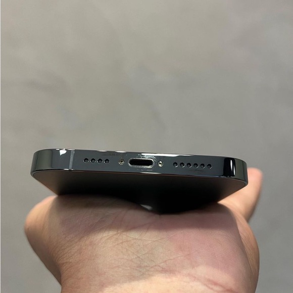 don’t have any problems everything is going good with the iPhone 13 Pro Max - Picture 4 of 6